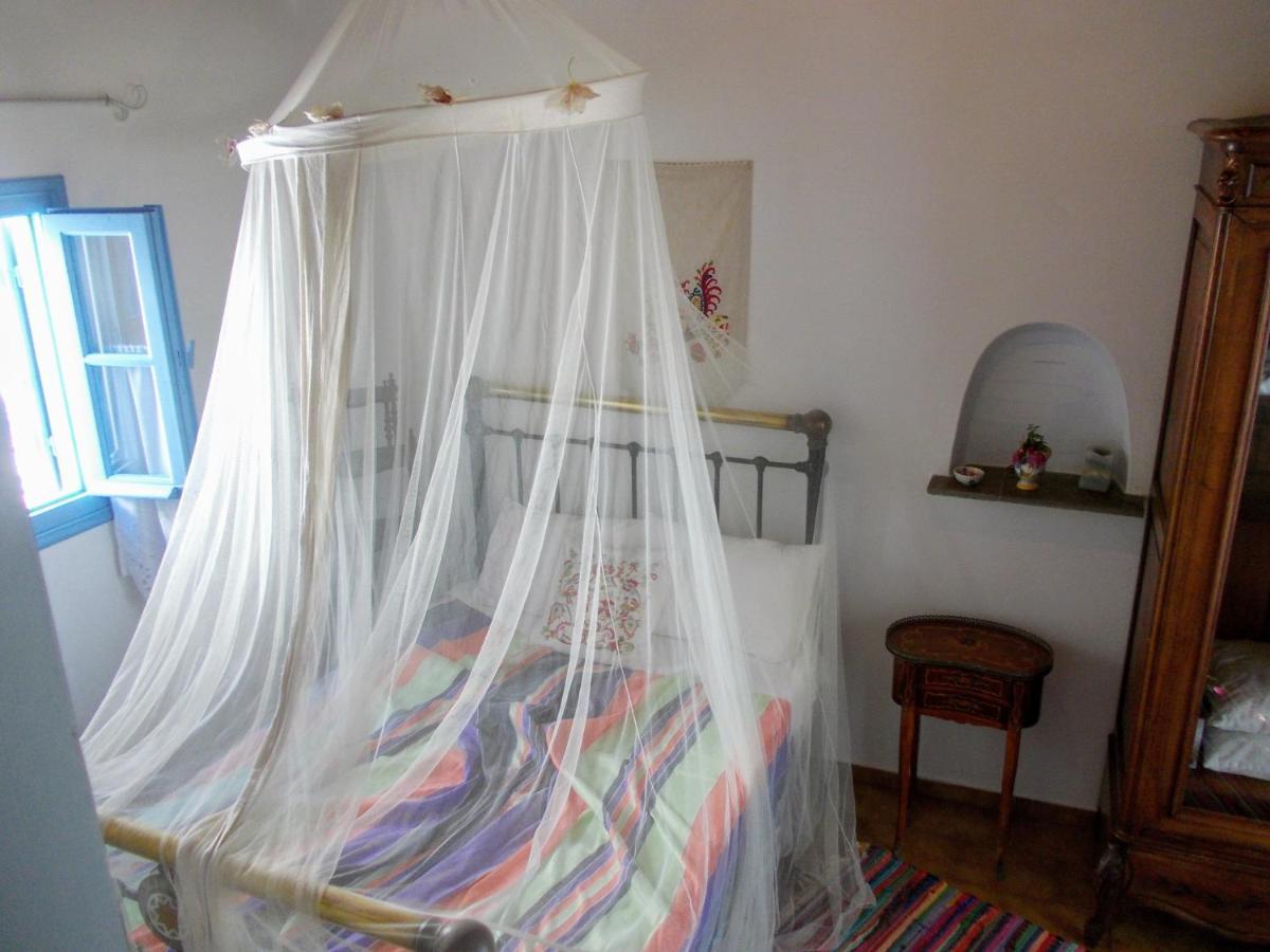 Nyfes Traditional Boutique Faltaina Скирос Экстерьер фото